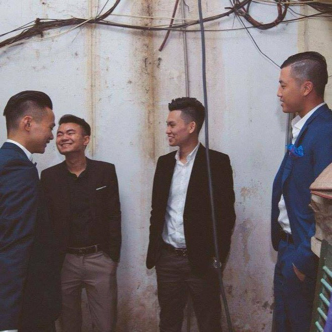 Chuyện về những anh sếp của năm: Sinh nhật nhân viên 23 tuổi tặng 23 cốc trà sữa, diện mạo điển trai lại càng gây choáng ngợp Chuyện về những anh sếp của năm: Sinh nhật nhân viên 23 tuổi tặng 23 cốc trà sữa, diện mạo điển trai lại càng gây choáng ngợp