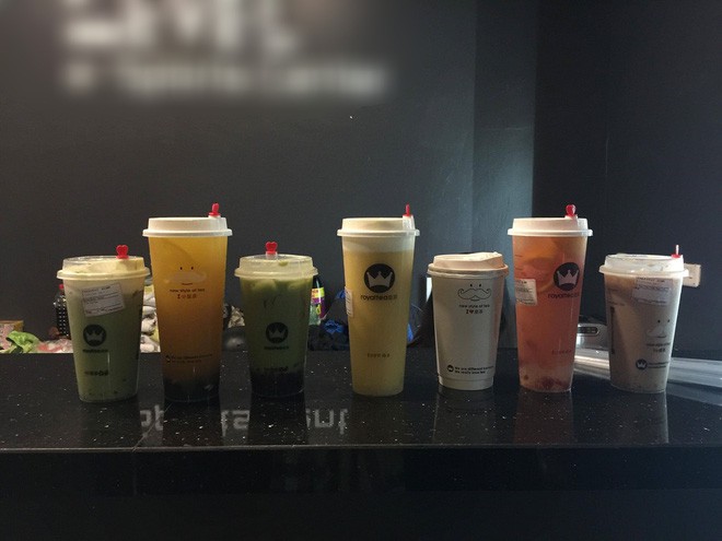 Chuyện về những anh sếp của năm: Sinh nhật nhân viên 23 tuổi tặng 23 cốc trà sữa, diện mạo điển trai lại càng gây choáng ngợp Chuyện về những anh sếp của năm: Sinh nhật nhân viên 23 tuổi tặng 23 cốc trà sữa, diện mạo điển trai lại càng gây choáng ngợp