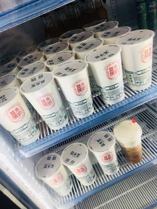 Chuyện về những anh sếp của năm: Sinh nhật nhân viên 23 tuổi tặng 23 cốc trà sữa, diện mạo điển trai lại càng gây choáng ngợp Chuyện về những anh sếp của năm: Sinh nhật nhân viên 23 tuổi tặng 23 cốc trà sữa, diện mạo điển trai lại càng gây choáng ngợp