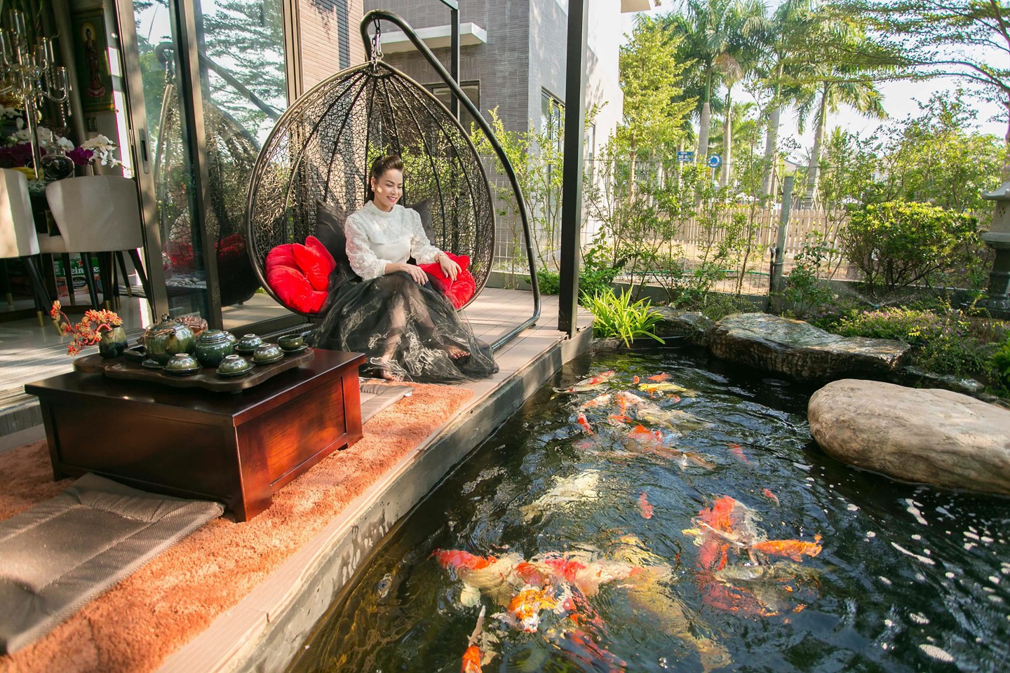 Đọ độ khủng bên trong nhà bạc tỷ của sao Việt: Người mạnh tay dát vàng như cung điện, người tối giản đến từng chi tiết!