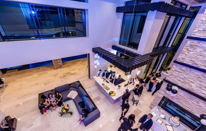 Đọ độ khủng bên trong nhà bạc tỷ của sao Việt: Người mạnh tay dát vàng như cung điện, người tối giản đến từng chi tiết!