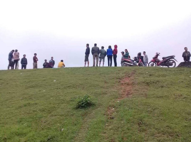 Nữ sinh lớp 12 bỏ thi, để xe đạp trên bờ rồi nhảy xuống nước tự tử