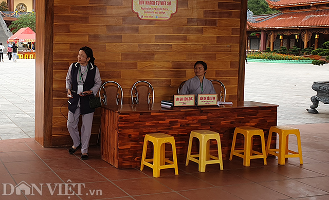 Chùa Ba Vàng vắng khách bất thường, bà Phạm Thị Yến cũng vắng mặt