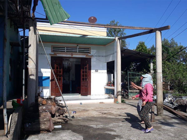 Lâm Đồng: 20 ngôi nhà tốc mái, hàng nghìn gốc sầu riêng gãy đổ trong lốc xoáy kinh hoàng, người dân khóc nghẹn