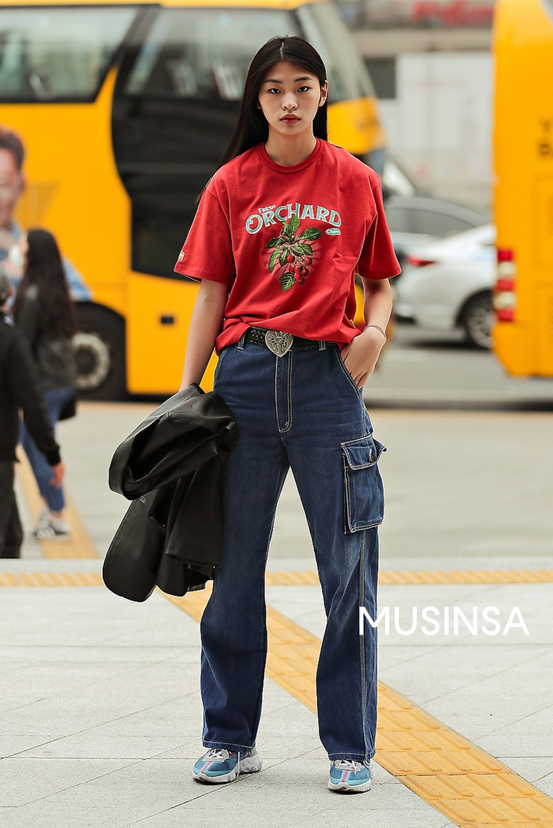 Street style giới trẻ Hàn tuần qua chứng minh đỉnh cao của mặc đẹp chính là lên đồ đơn giản hết cỡ nhưng vẫn đẹp hết nấc