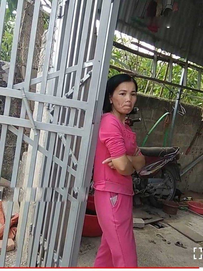 Vợ Bùi Văn Công chứng kiến nữ sinh bị hãm hại nhưng chỉ càu nhàu: Chúng mày đừng làm trò đó trong buồng của tao!