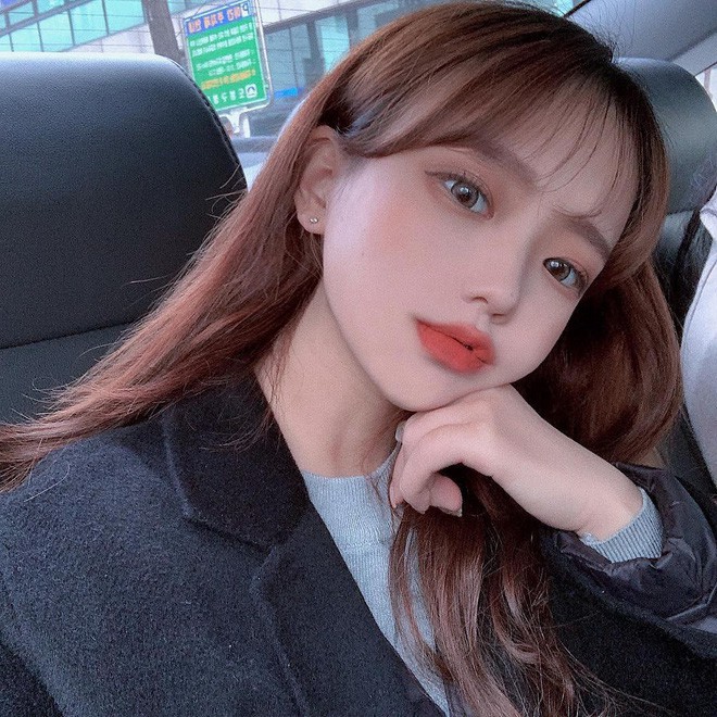 Thử nhuộm tóc nâu đào xinh muốn ngất đi, chắc chắn bạn quên mọi tông nâu đỏ, nâu rêu truyền thống