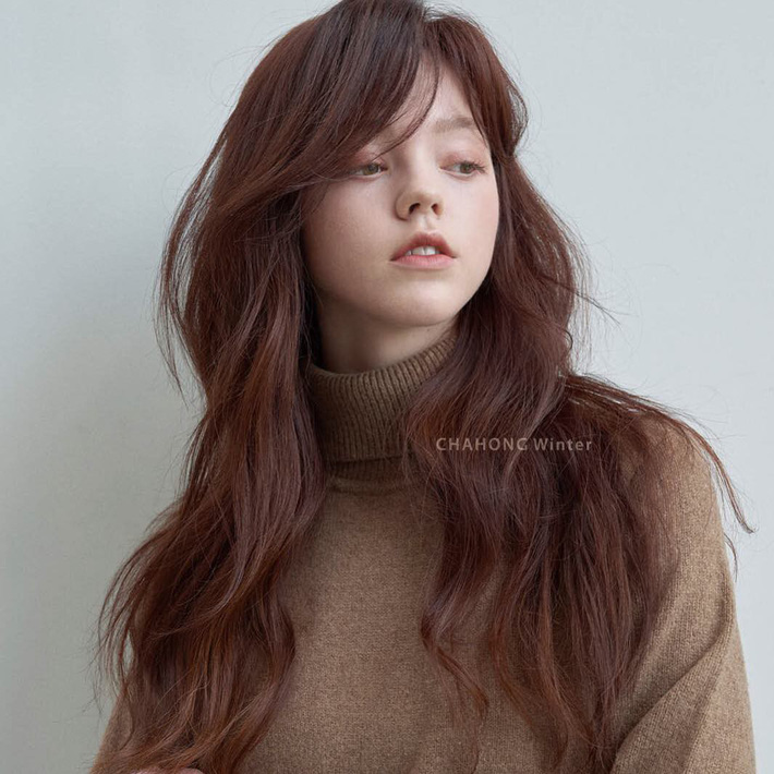 Thử nhuộm tóc nâu đào xinh muốn ngất đi, chắc chắn bạn quên mọi tông nâu đỏ, nâu rêu truyền thống