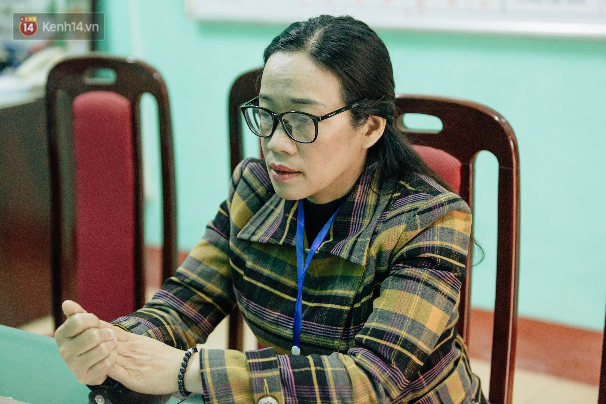 Buổi chào cờ lặng lẽ và phút mặc niệm ở mái trường nơi 8 em học sinh đuối nước thương tâm