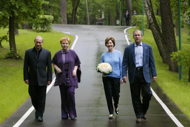 Người phụ nữ cưới vì yêu rồi ly hôn khi chồng làm Tổng thống Nga giờ ra sao?