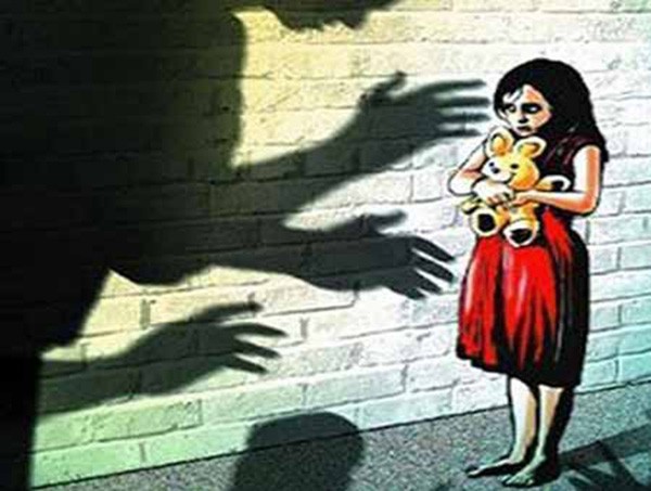 Bé gái 11 tuổi bị chính ông nội hãm hiếp suốt 1 năm mà không lên tiếng, đến khi được học giáo dục giới tính mới biết hành động đó là sai