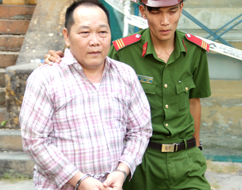 Phó đại diện Tạp chí Kiểm sát xin cấp súng, ôtô biển xanh trái luật