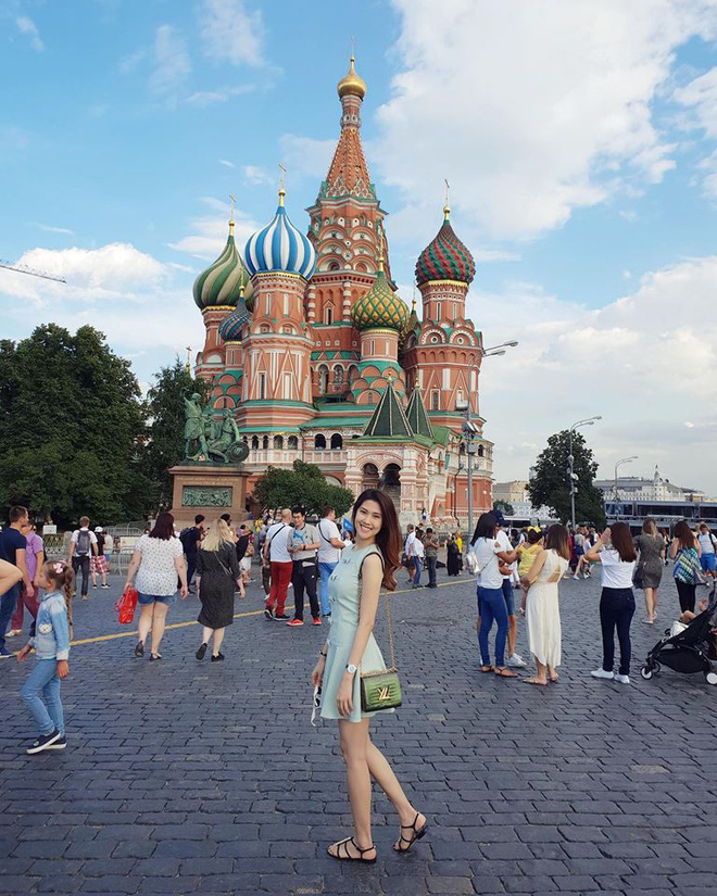 Mỹ nhân đang bị đồn yêu lại từ đầu Vĩnh Thụy: Chân dài 8x mê đồ hiệu, từng dính như sam với trai đẹp 6 múi Song Luân