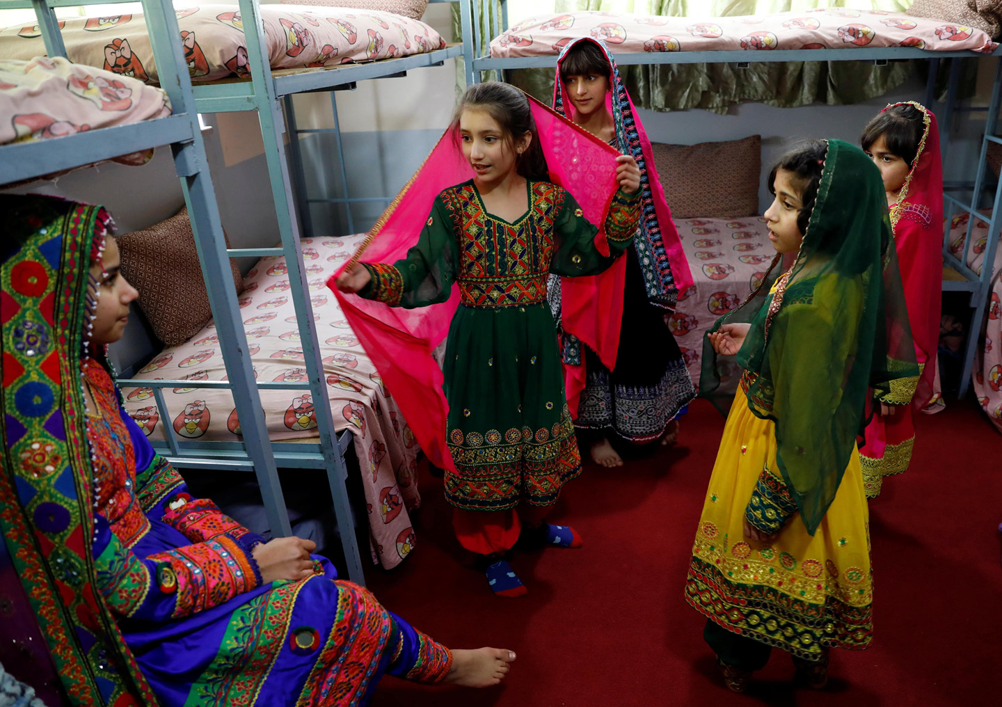 Những trẻ em bị bán, lạm dụng và giết hại vì chiến tranh ở Afghanistan