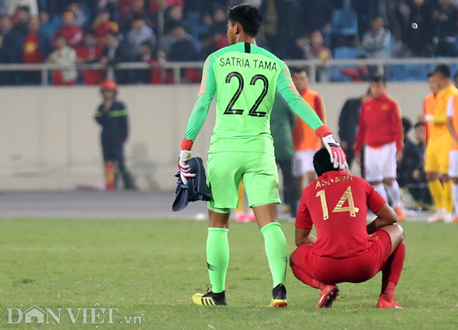 Video ảnh Cầu thủ U23 Indonesia gục ngã trên sân sau trận thua đáng tiếc