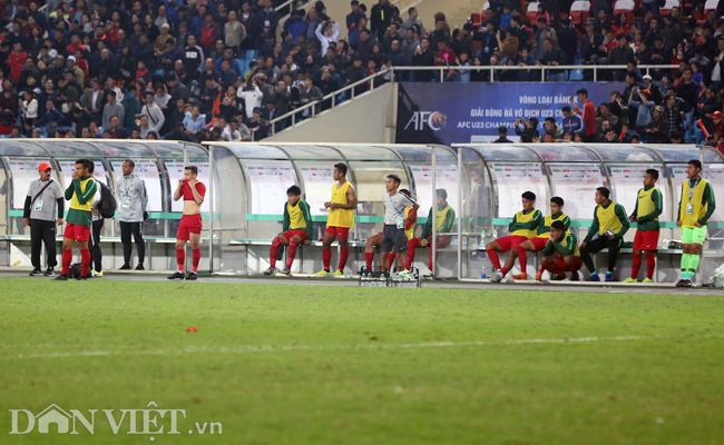 Video ảnh Cầu thủ U23 Indonesia gục ngã trên sân sau trận thua đáng tiếc