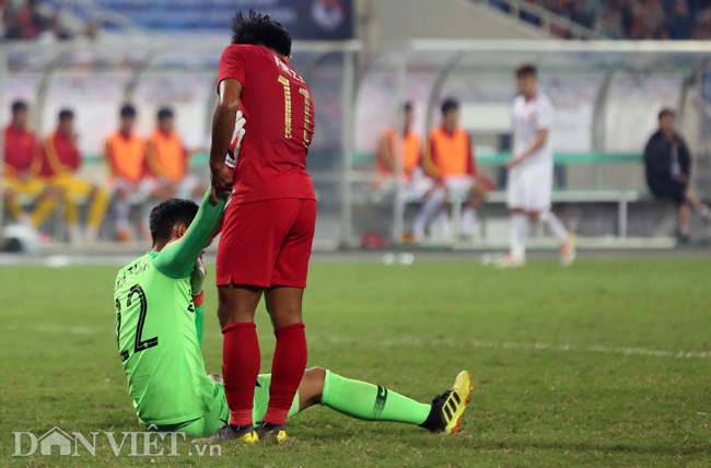 Video ảnh Cầu thủ U23 Indonesia gục ngã trên sân sau trận thua đáng tiếc