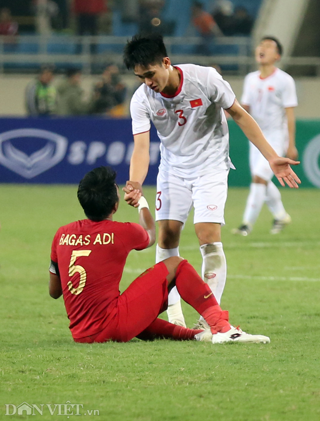 Video ảnh Cầu thủ U23 Indonesia gục ngã trên sân sau trận thua đáng tiếc