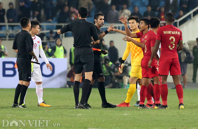 Video ảnh Cầu thủ U23 Indonesia gục ngã trên sân sau trận thua đáng tiếc