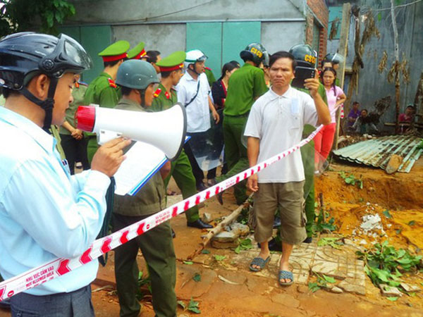 Thu hồi đất, một công an trong đoàn cưỡng chế bị bắn thương tích bằng ná cao su