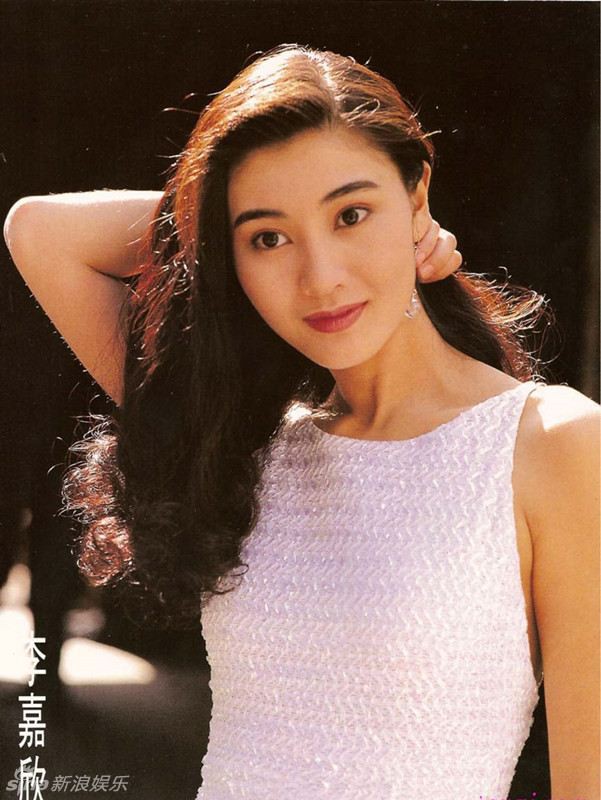 Ở Hong Kong có 2 thứ không bao giờ phải nghi ngờ đó là tiền của Lý Gia Thành và sắc đẹp của Lý Gia Hân Ở Hong Kong có 2 thứ không bao giờ phải nghi ngờ đó là tiền của Lý Gia Thành và sắc đẹp của Lý Gia Hân