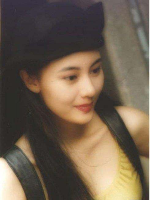 Ở Hong Kong có 2 thứ không bao giờ phải nghi ngờ đó là tiền của Lý Gia Thành và sắc đẹp của Lý Gia Hân Ở Hong Kong có 2 thứ không bao giờ phải nghi ngờ đó là tiền của Lý Gia Thành và sắc đẹp của Lý Gia Hân