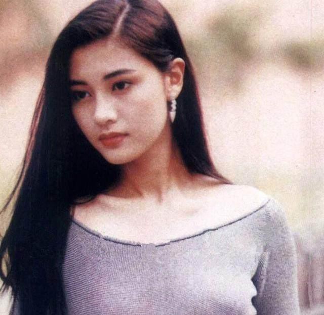 Ở Hong Kong có 2 thứ không bao giờ phải nghi ngờ đó là tiền của Lý Gia Thành và sắc đẹp của Lý Gia Hân Ở Hong Kong có 2 thứ không bao giờ phải nghi ngờ đó là tiền của Lý Gia Thành và sắc đẹp của Lý Gia Hân