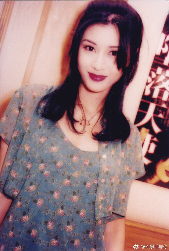 Ở Hong Kong có 2 thứ không bao giờ phải nghi ngờ đó là tiền của Lý Gia Thành và sắc đẹp của Lý Gia Hân Ở Hong Kong có 2 thứ không bao giờ phải nghi ngờ đó là tiền của Lý Gia Thành và sắc đẹp của Lý Gia Hân