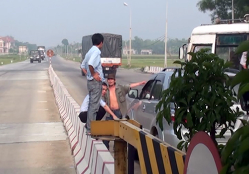 Những lần thách thức công an của chủ xe đánh hành khách