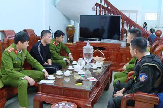 Đại ca Tuấn thần đèn cầm đầu đường dây cho vay lãi nặng, siết nợ