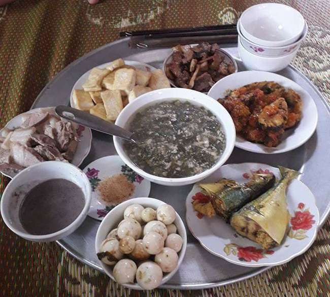 Vợ trẻ méo mặt khi mâm cơm 7 món đầy ú ụ cho 3 người bị cảnh báo rằng ăn sẽ sinh bệnh