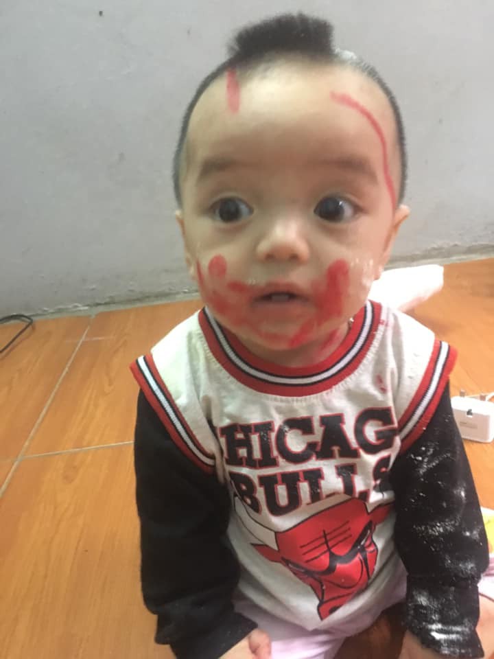 Thấy mỹ phẩm, sữa bột đổ tung tóe khắp giường, mẹ chưa kịp tức giận đã sững người với lý do con gái 2 tuổi đưa ra Thấy mỹ phẩm, sữa bột đổ tung tóe khắp giường, mẹ chưa kịp tức giận đã sững người với lý do con gái 2 tuổi đưa ra