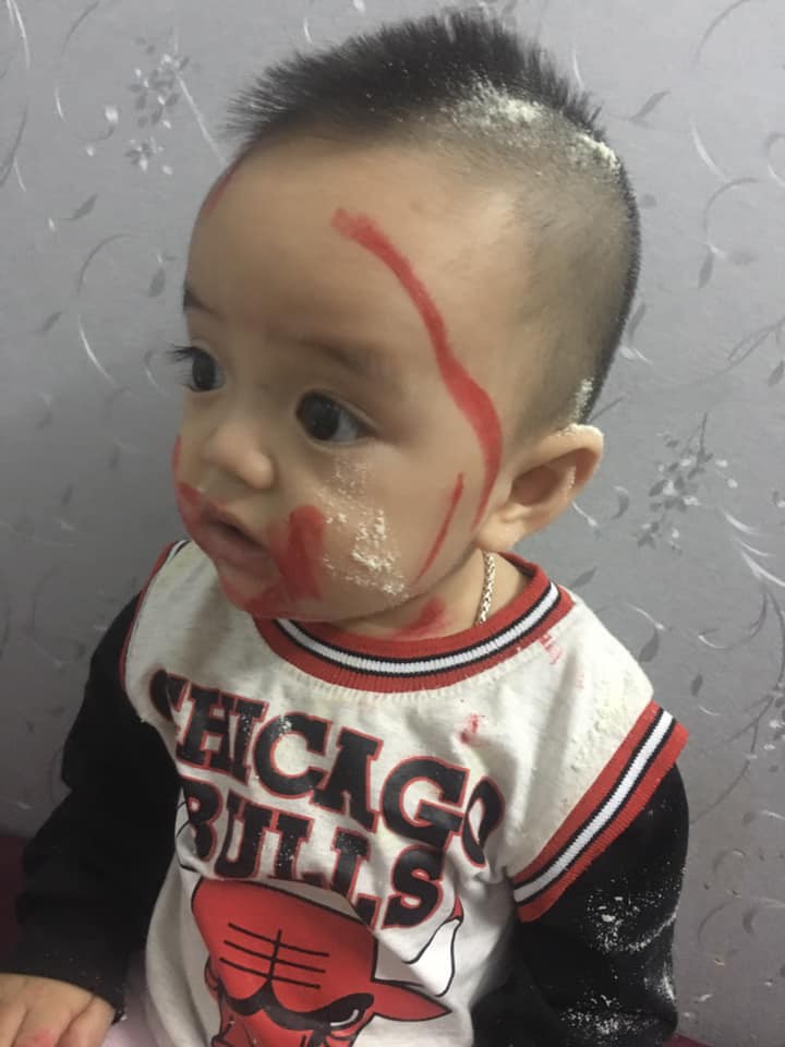 Thấy mỹ phẩm, sữa bột đổ tung tóe khắp giường, mẹ chưa kịp tức giận đã sững người với lý do con gái 2 tuổi đưa ra Thấy mỹ phẩm, sữa bột đổ tung tóe khắp giường, mẹ chưa kịp tức giận đã sững người với lý do con gái 2 tuổi đưa ra