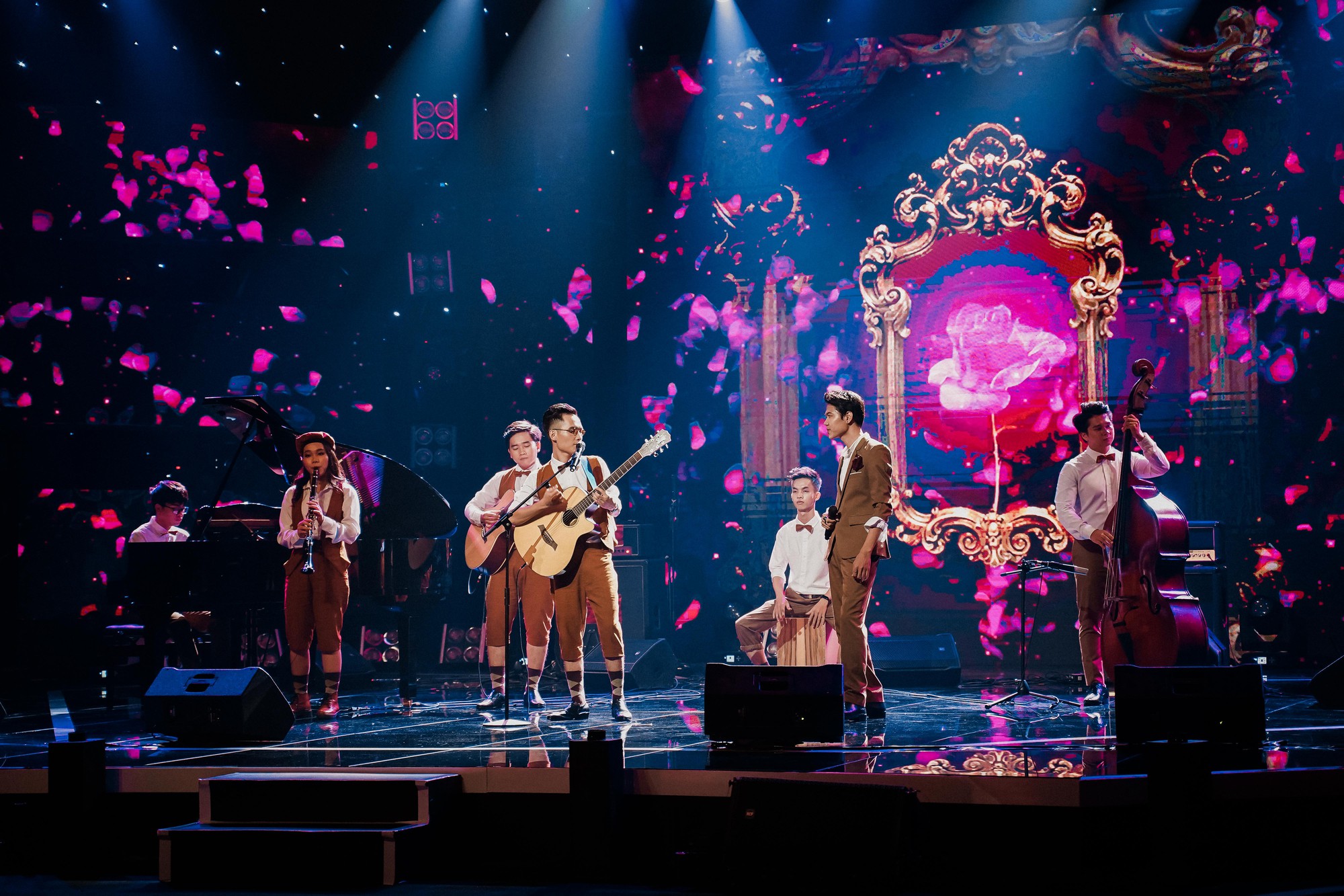 Màn trộn lẫn hit Lam Trường, Mỹ Tâm, Phương Vy khiến các giám khảo bàn tán sôi nổi