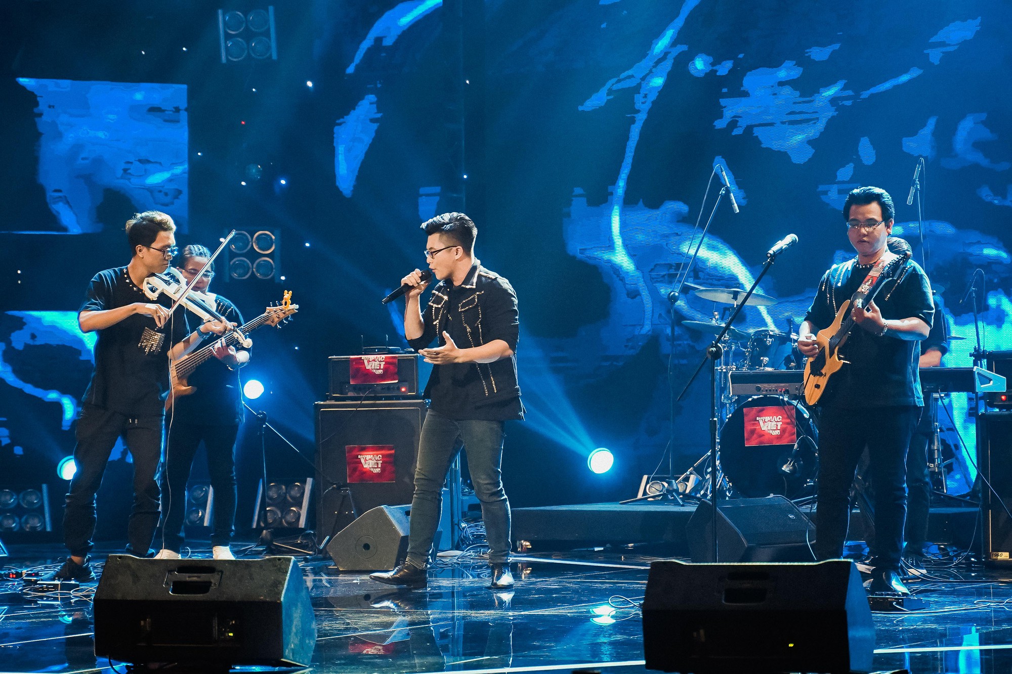 Màn trộn lẫn hit Lam Trường, Mỹ Tâm, Phương Vy khiến các giám khảo bàn tán sôi nổi