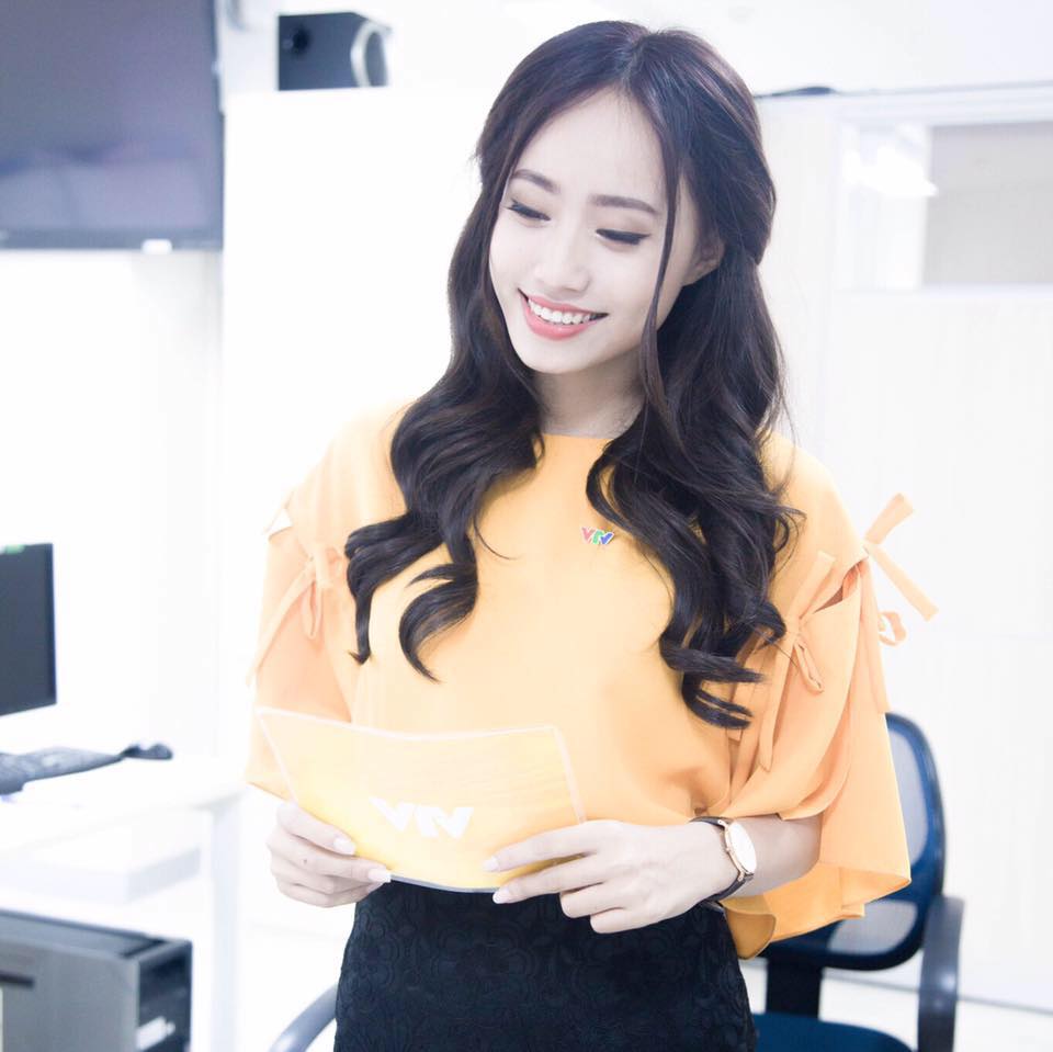 MC thời tiết VTV phản ứng bất ngờ trước câu hỏi thu nhập 60-70 triệu/tháng