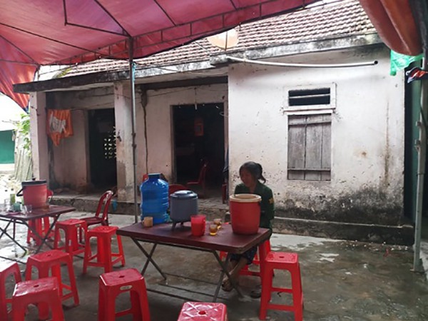 Người thân ngóng đợi thi thể các nạn nhân trong vụ tai nạn ở Thái Lan, không khí tang thương bao phủ cả vùng quê nghèo