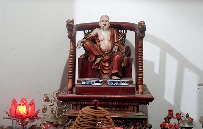 Video - Ảnh: Tận mắt xem pho tượng biết đứng lên, ngồi xuống trong ngôi miếu cổ 700 tuổi