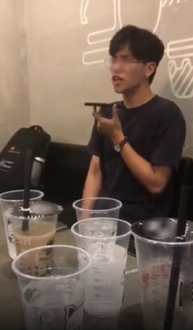 Hà Nội: Khách hàng hãi hùng tố có thạch sùng trong cốc trà sữa