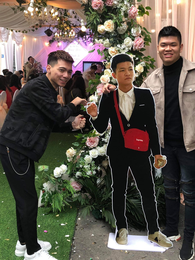 Dự đám cưới mà chẳng mất phong bì, đây là cách thanh niên xuất hiện ấn tượng ở hôn lễ bạn thân