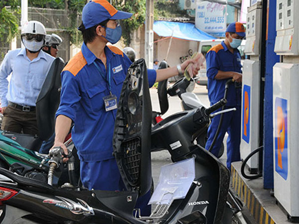 Hô đổ xăng đầy bình là DẠI, hãy đọc để biết cách đổ xăng chuẩn giá KHÔNG BỊ MÓC TÚI một cách tinh vi