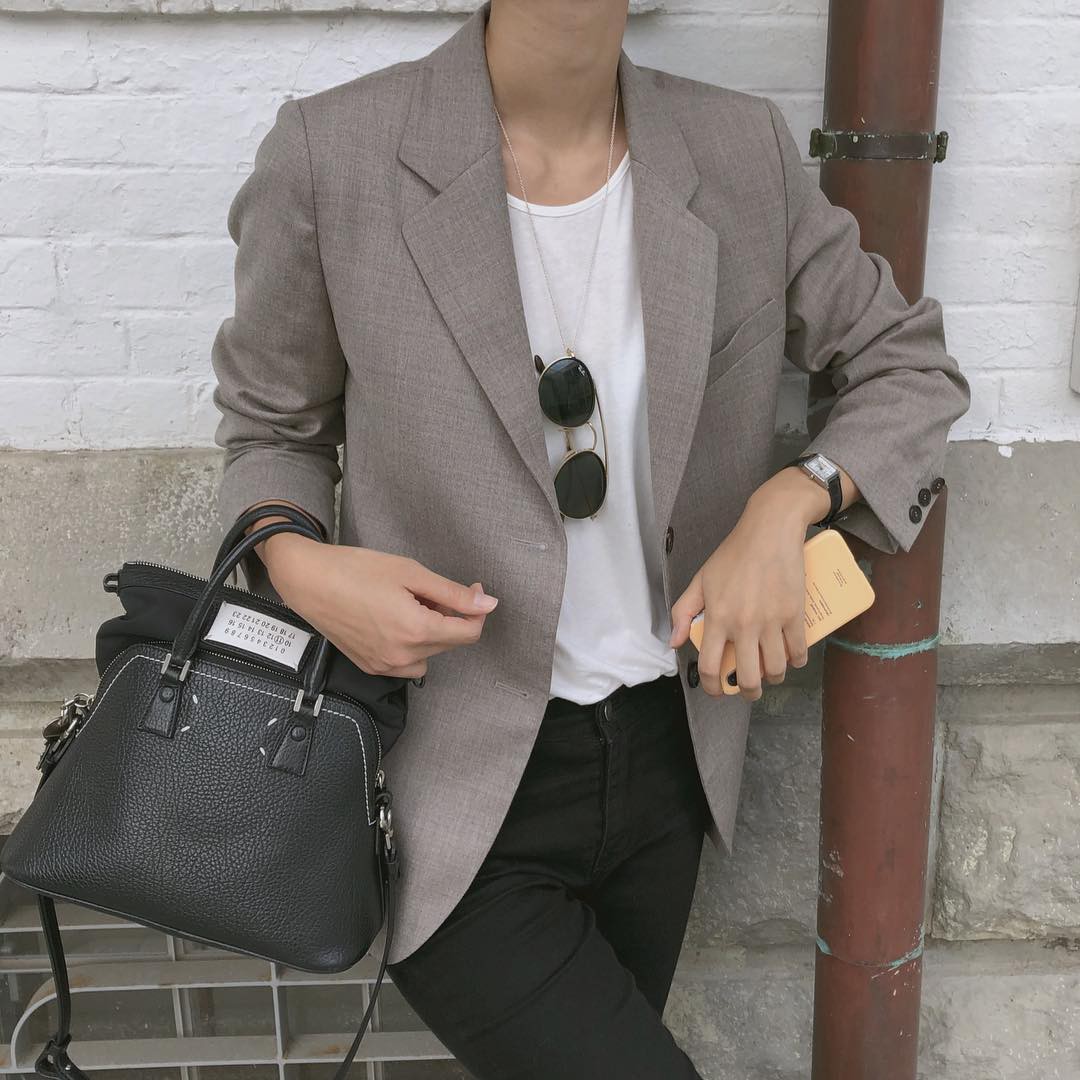 Nếu muốn trẻ hóa phong cách mà vẫn ra dáng quý cô công sở chuyên nghiệp thì bạn đừng bỏ qua 5 items này Nếu muốn trẻ hóa phong cách mà vẫn ra dáng quý cô công sở chuyên nghiệp thì bạn đừng bỏ qua 5 items này