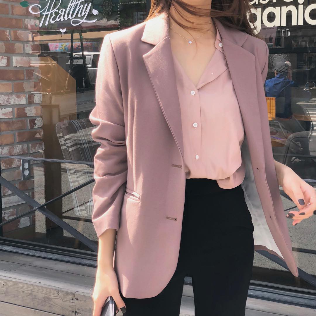 Nếu muốn trẻ hóa phong cách mà vẫn ra dáng quý cô công sở chuyên nghiệp thì bạn đừng bỏ qua 5 items này Nếu muốn trẻ hóa phong cách mà vẫn ra dáng quý cô công sở chuyên nghiệp thì bạn đừng bỏ qua 5 items này