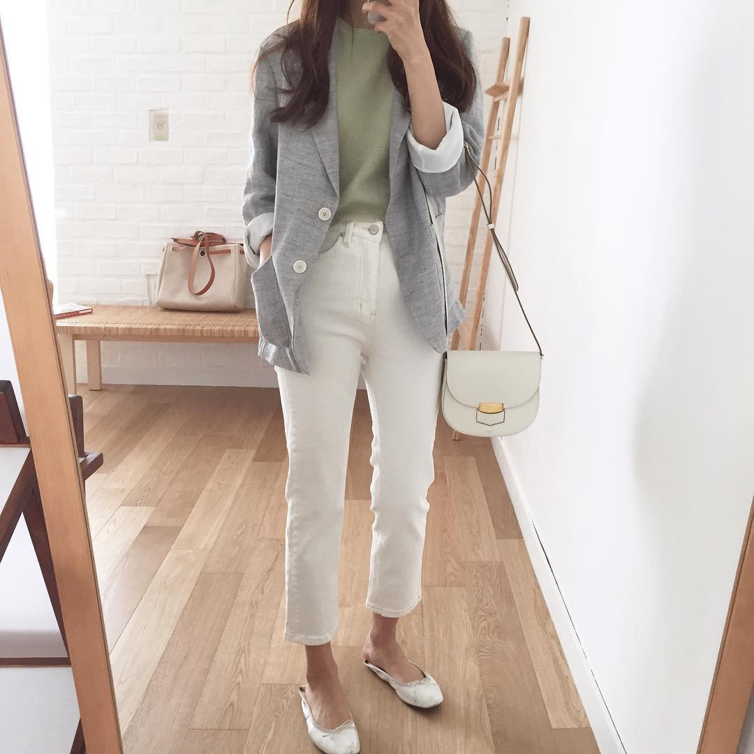 Nếu muốn trẻ hóa phong cách mà vẫn ra dáng quý cô công sở chuyên nghiệp thì bạn đừng bỏ qua 5 items này Nếu muốn trẻ hóa phong cách mà vẫn ra dáng quý cô công sở chuyên nghiệp thì bạn đừng bỏ qua 5 items này