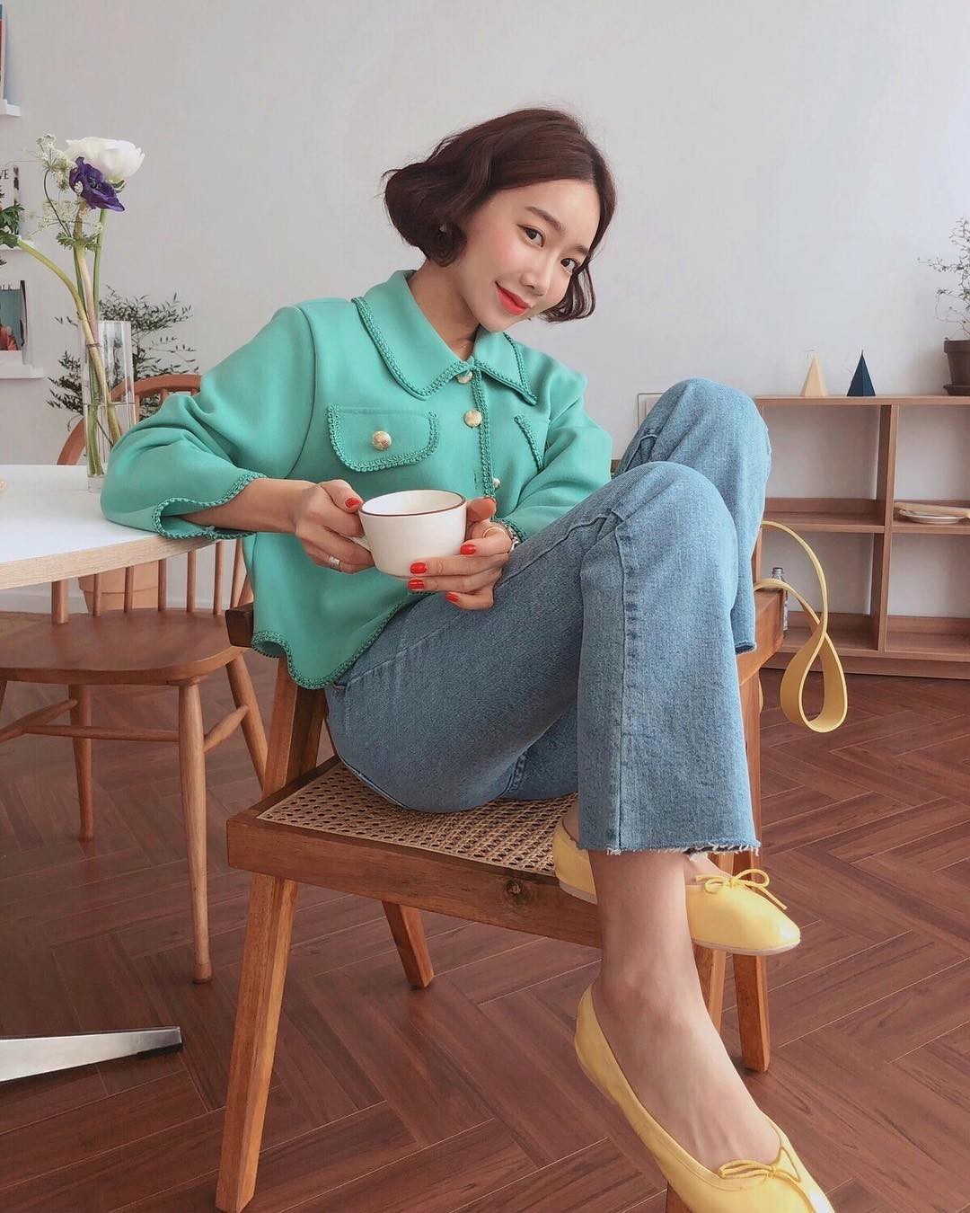 Nếu muốn trẻ hóa phong cách mà vẫn ra dáng quý cô công sở chuyên nghiệp thì bạn đừng bỏ qua 5 items này Nếu muốn trẻ hóa phong cách mà vẫn ra dáng quý cô công sở chuyên nghiệp thì bạn đừng bỏ qua 5 items này