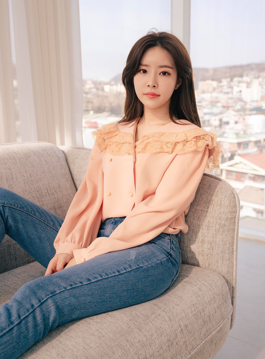 Nếu muốn trẻ hóa phong cách mà vẫn ra dáng quý cô công sở chuyên nghiệp thì bạn đừng bỏ qua 5 items này Nếu muốn trẻ hóa phong cách mà vẫn ra dáng quý cô công sở chuyên nghiệp thì bạn đừng bỏ qua 5 items này