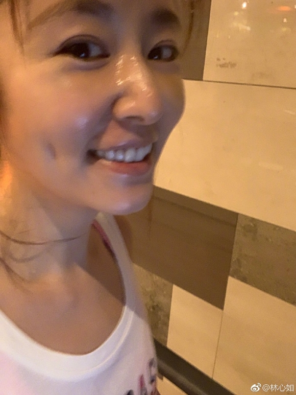 Bị nghi ngờ mang bầu lần 2, Lâm Tâm Như thả nhẹ loạt hình gián tiếp đáp trả tin đồn