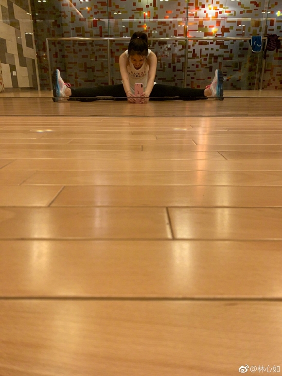 Bị nghi ngờ mang bầu lần 2, Lâm Tâm Như thả nhẹ loạt hình gián tiếp đáp trả tin đồn