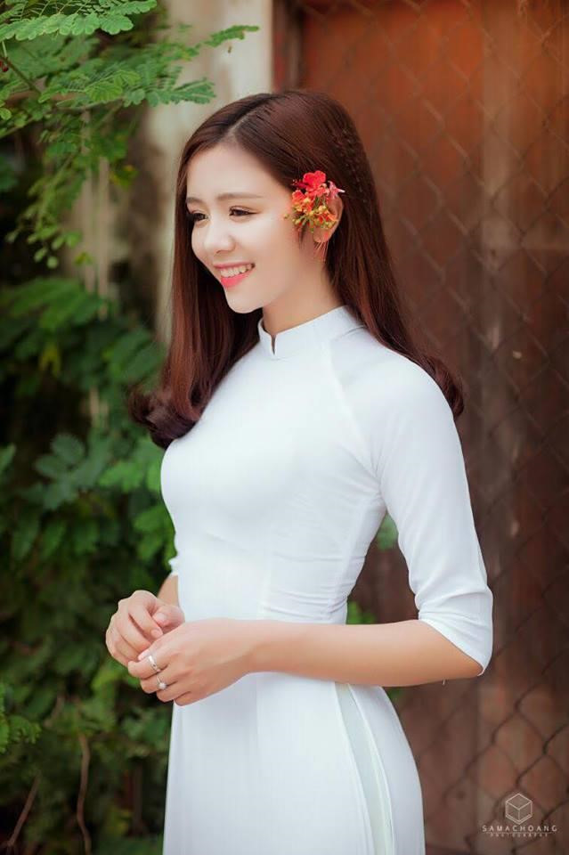 Màn dậy thì thành công của hot girl ngủ gật được lên báo Hàn