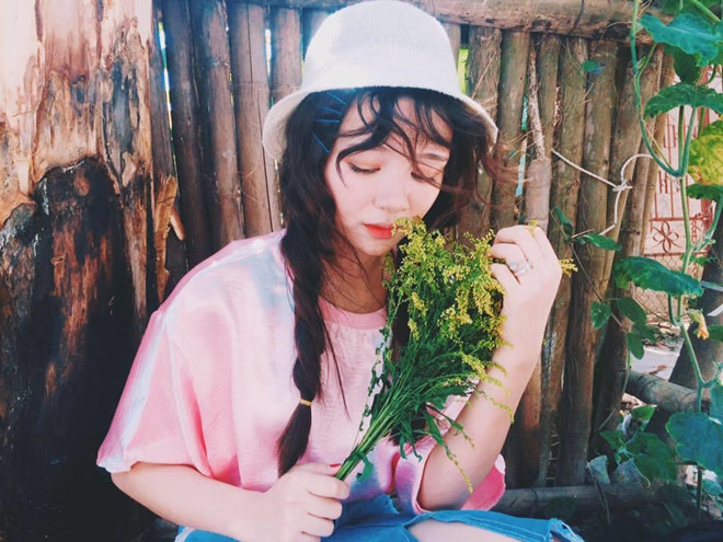 Màn dậy thì thành công của hot girl ngủ gật được lên báo Hàn